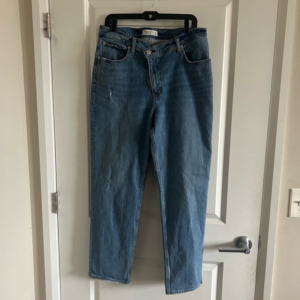 Abercrombie & Fitch Ultra High Rise 90s Straight Jean 32\14